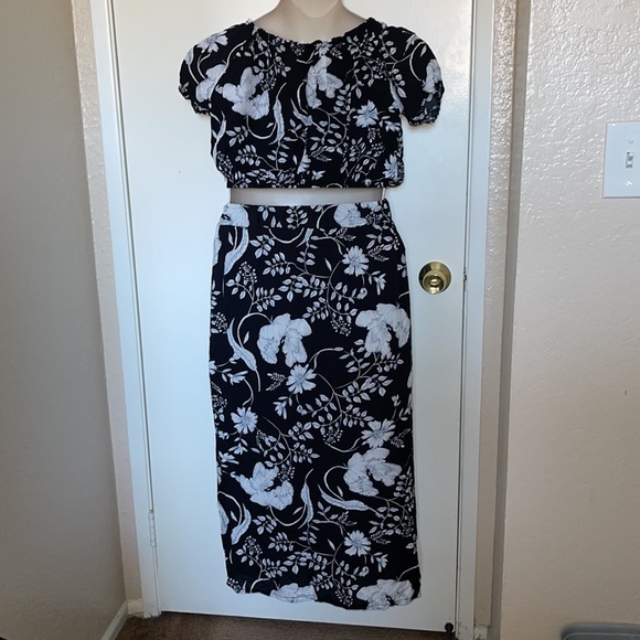 C-MODE. Floral Print Set - Picture 3 of 4